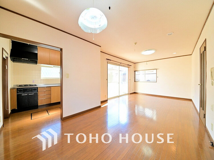 内装 家族みんなが爽やかに過ごせるように、光をたっぷり取り込んだLDK