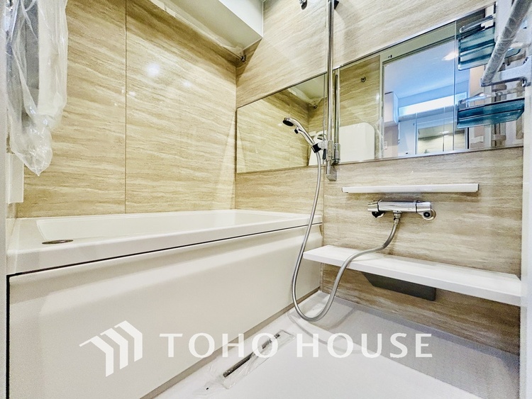 風呂 一日の疲れを癒すバスルームは、心地よいリラックスを叶える清潔感溢れる空間