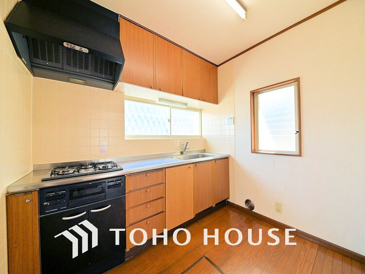 キッチン シンプルな部屋の雰囲気に溶け合うナチュラルキッチン