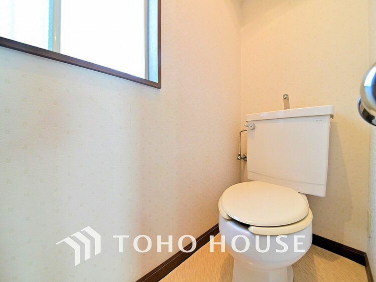 トイレ 白いクロスにより清潔感のあるトイレ