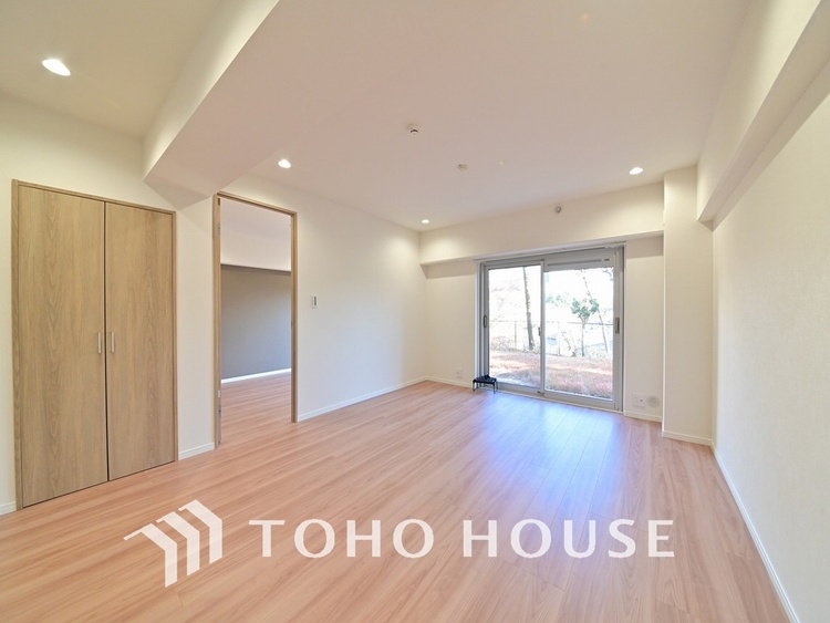 内装 広がりのある住空間、家族が集まるリビング・ダイニング