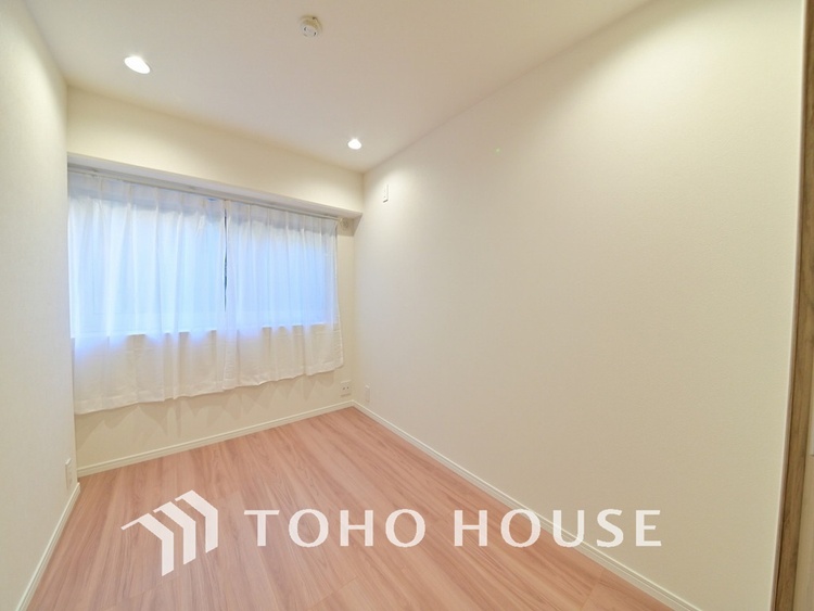 内装 採光もある洋室は、くつろぎのひと時を過ごすのにぴったり