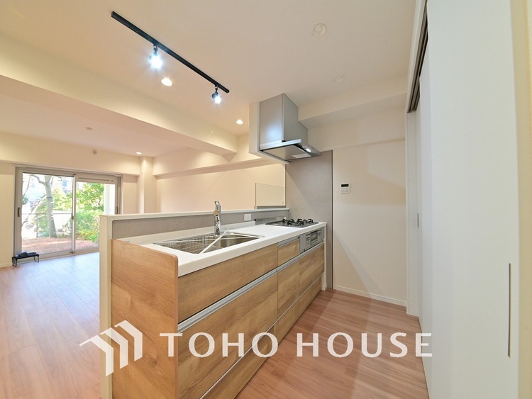 キッチン シンプルな部屋の雰囲気に溶け合うナチュラルキッチン