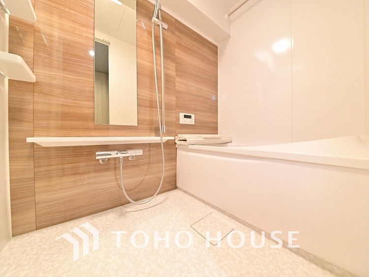 風呂 一日の疲れを癒すバスルームは、心地よいリラックスを叶える清潔感溢れる空間