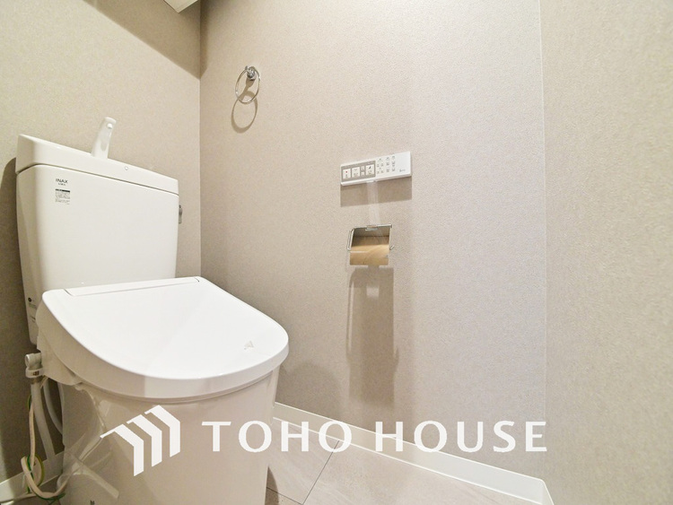 トイレ 清潔な洗浄機能付温水シャワートイレ