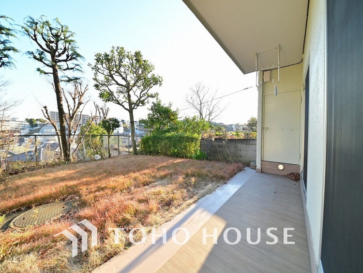 バルコニー 陽当たり良好なバルコニー