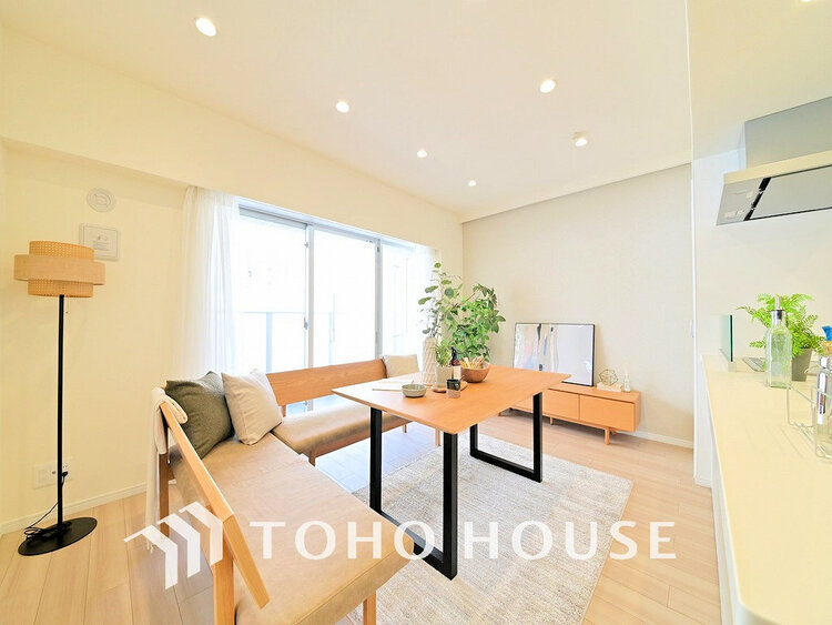 内装 広がりのある住空間、家族が集まるリビング・ダイニング