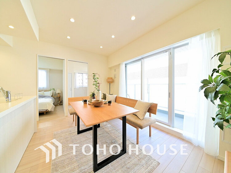 内装 家族みんなが爽やかに過ごせるように、光をたっぷり取り込んだLDK