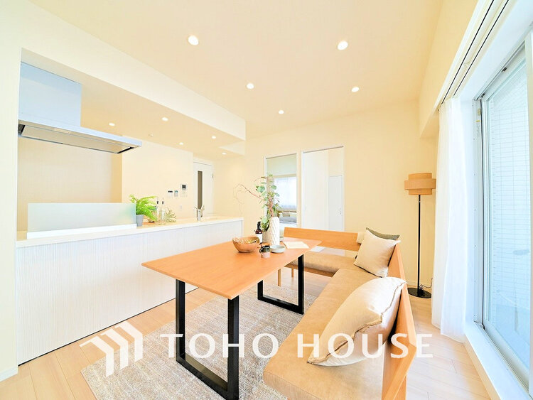 内装 上質な時間を育む暮らしのメインステージ。寛ぎとコミュニケーションを育む居心地のよい場所