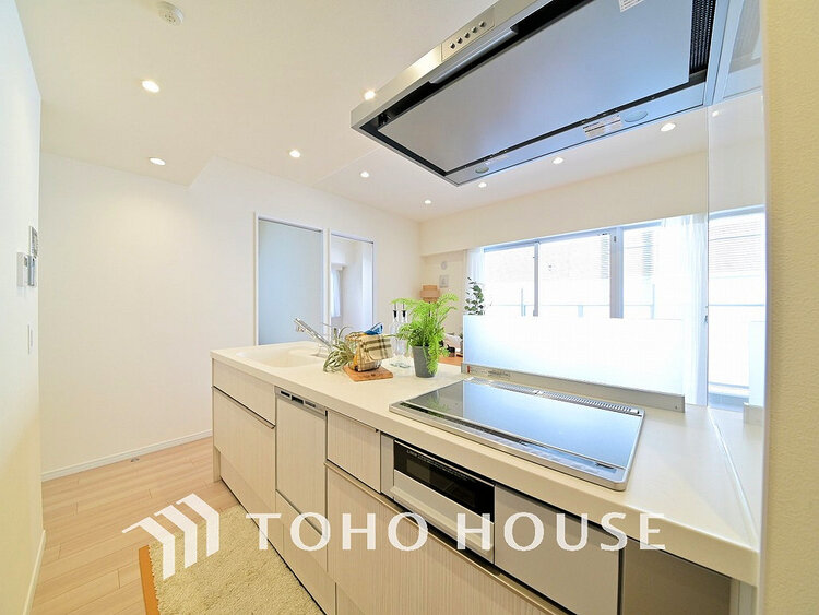 キッチン 落ち着きのあるカラーで統一された清潔感と気品が溢れるキッチン