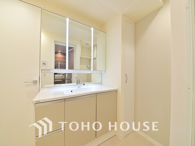 洗面 落ち着きのある色合いでまとめられた洗面室