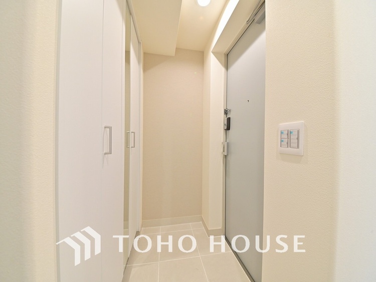 玄関 落ち着いた雰囲気の玄関、家族の帰りを暖かく迎えてくれます