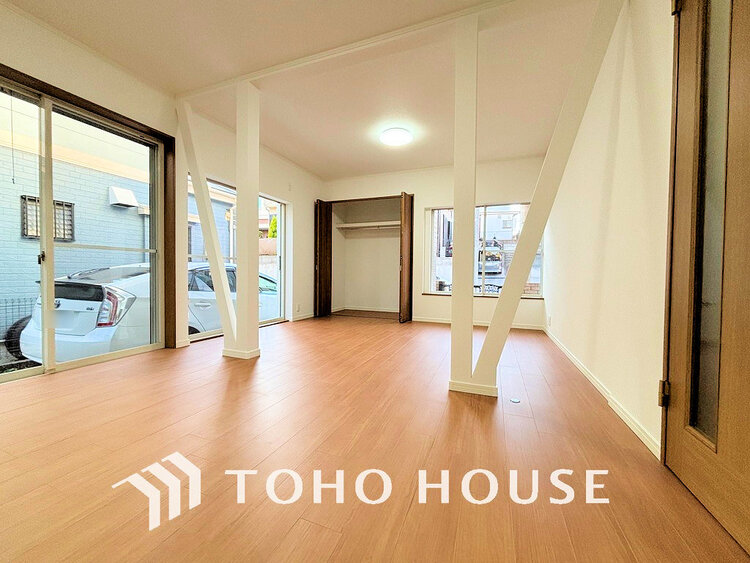 内装 家族みんなが爽やかに過ごせるように、光をたっぷり取り込んだLDK