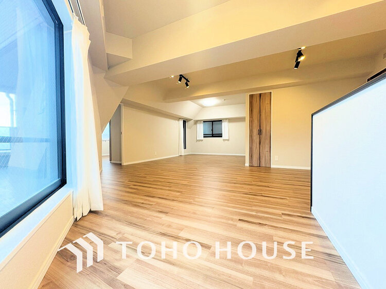 内装 上質な時間を育む暮らしのメインステージ。寛ぎとコミュニケーションを育む居心地のよい場所