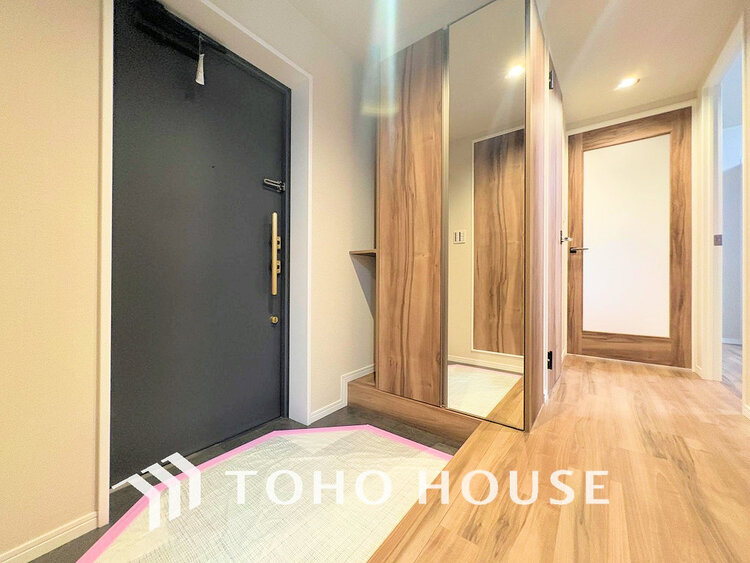 玄関 落ち着いた雰囲気の玄関、家族の帰りを暖かく迎えてくれます