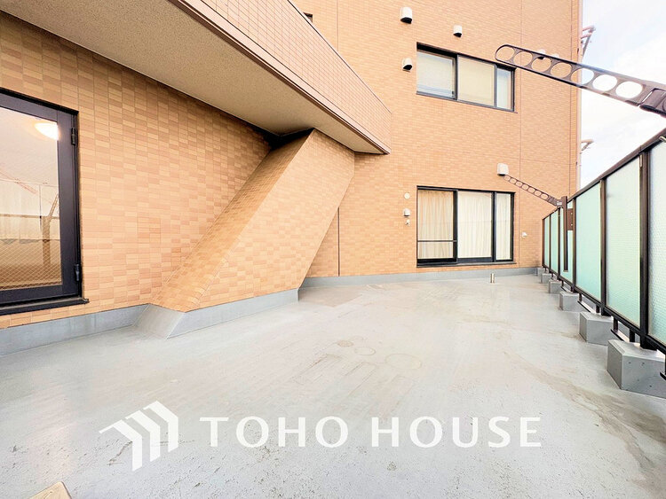 バルコニー 広々ルーフバルコニーで屋上菜園やBBQなどにいかがでしょうか