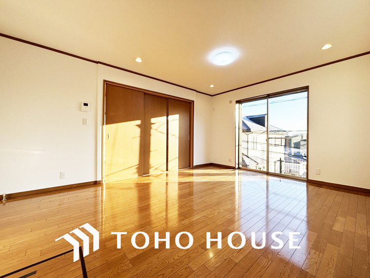 内装 広がりのある住空間、家族が集まるリビング・ダイニング