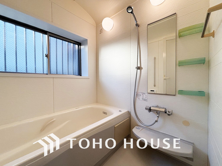 風呂 一日の疲れを癒すバスルームは、心地よいリラックスを叶える清潔感溢れる空間