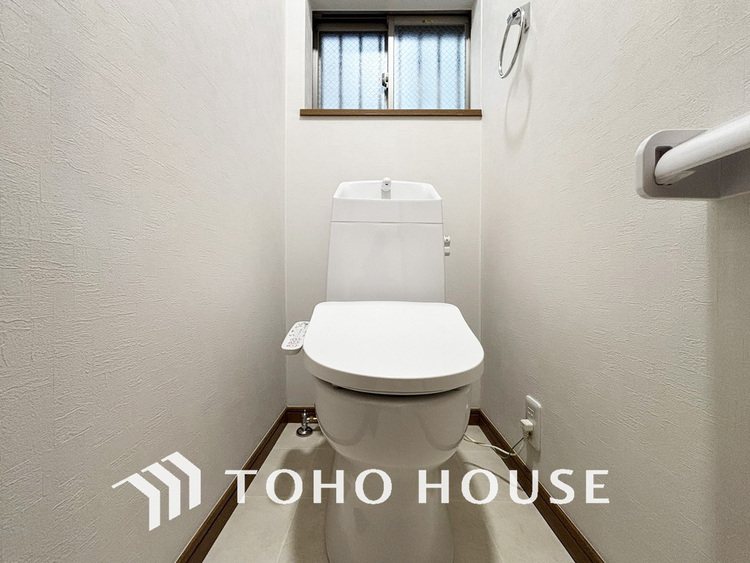 トイレ 清潔な洗浄機能付温水シャワートイレ