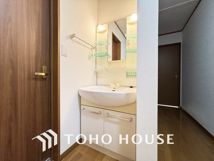 洗面 収納豊富で使い勝手の良い3面鏡仕様の洗面化粧台