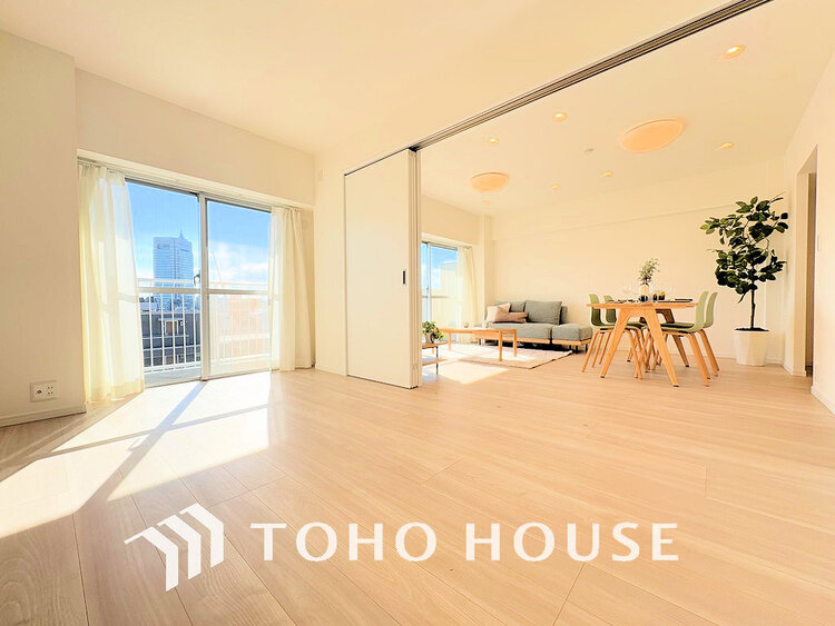 内装 採光もある洋室は、くつろぎのひと時を過ごすのにぴったり