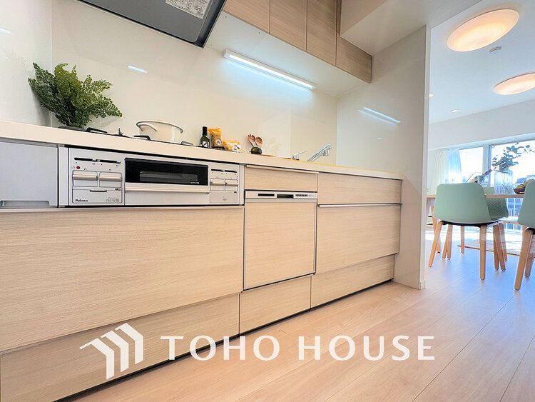 キッチン 落ち着きのあるカラーで統一された清潔感と気品が溢れるキッチン