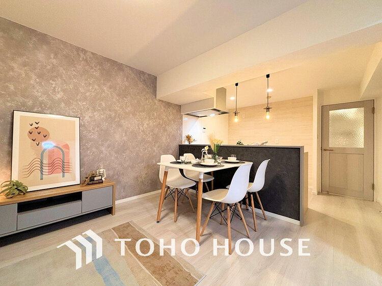 内装 広がりのある住空間、家族が集まるリビング・ダイニング