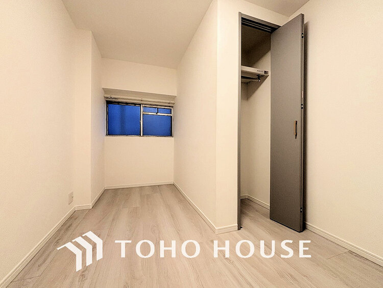 内装 採光もある洋室は、くつろぎのひと時を過ごすのにぴったり