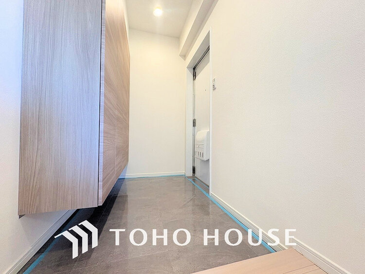 玄関 落ち着いた雰囲気の玄関、家族の帰りを暖かく迎えてくれます