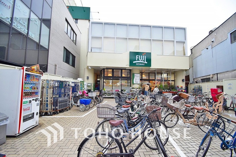 周辺 FUJI 用賀店　距離700ｍ