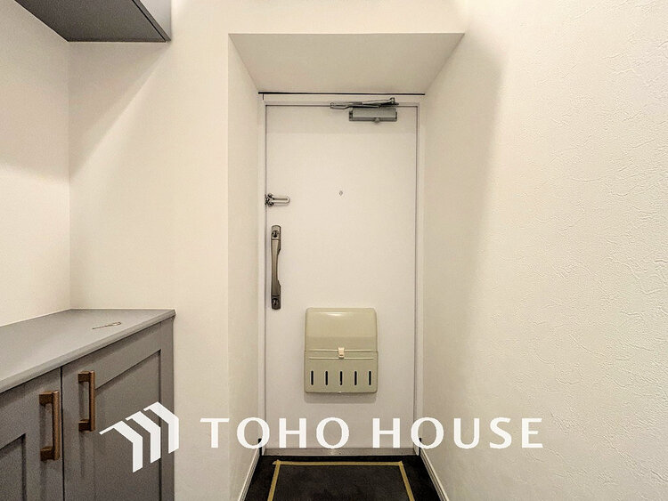 玄関 落ち着いた雰囲気の玄関、家族の帰りを暖かく迎えてくれます