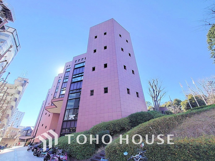 周辺 横浜市中央図書館　距離300m