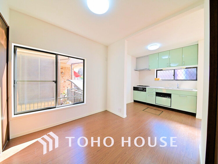 内装 上質な時間を育む暮らしのメインステージ。寛ぎとコミュニケーションを育む居心地のよい場所