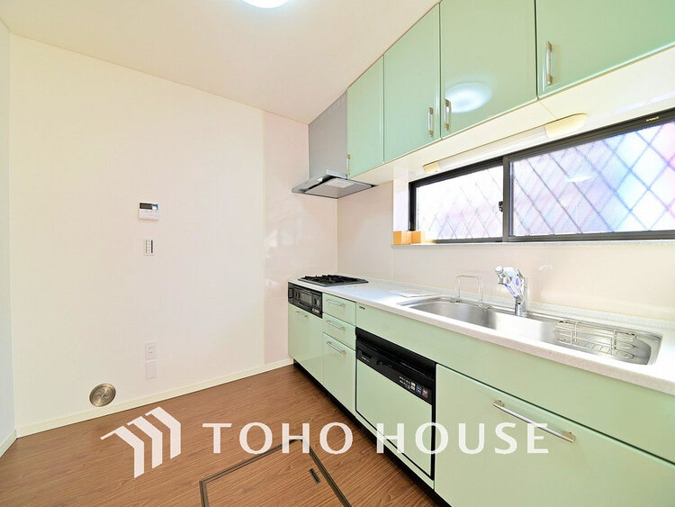 キッチン 落ち着きのあるカラーで統一された清潔感と気品が溢れるキッチン