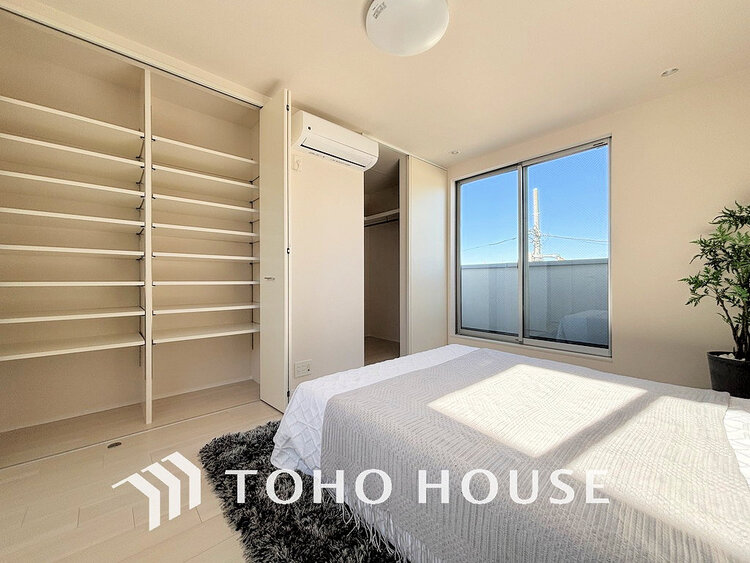 内装 シンプルですっきりとした室内は飽きのこない居心地の良い雰囲気