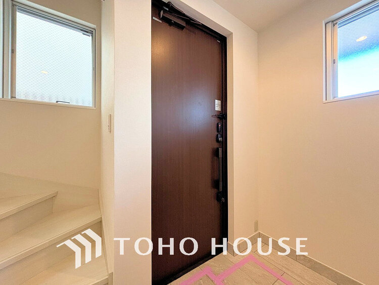 玄関 落ち着いた雰囲気の玄関、家族の帰りを暖かく迎えてくれます