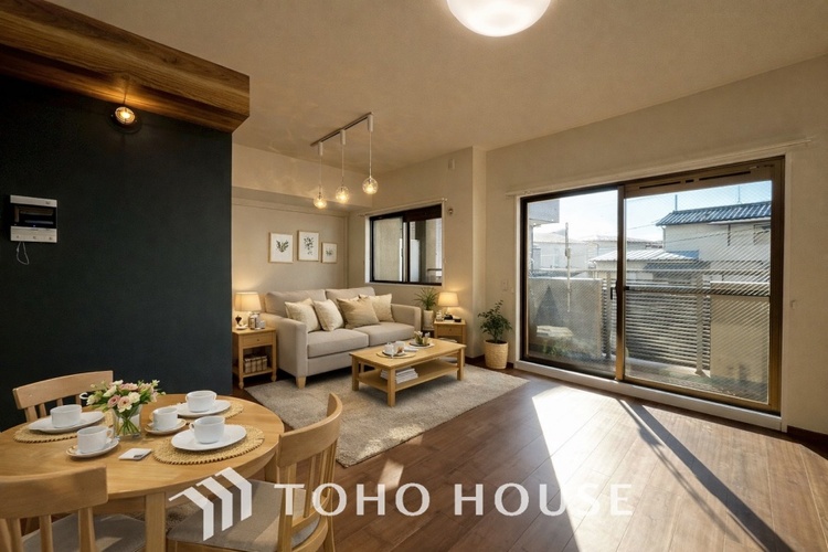 内装 ＊配置してある家具や小物はCGによるイメージ画像です。忙しい朝でも、しっかり家族が揃って食事をして頂けるゆとりある大きさのダイニングスペース。