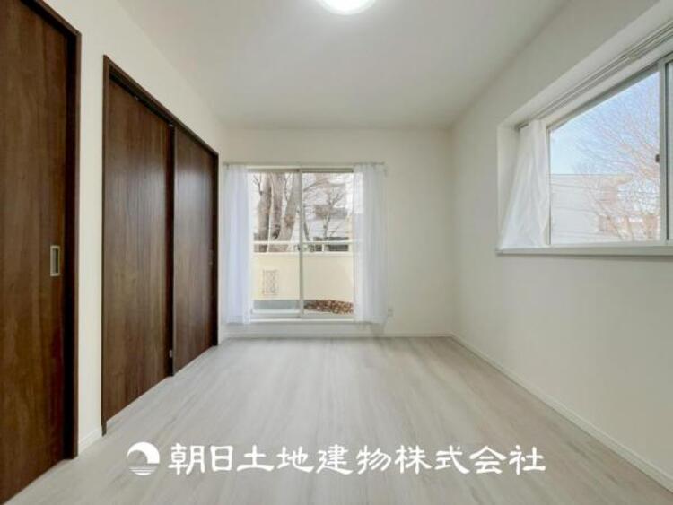 内装 【居室】設計者のセンスが求められる大切な空間だからこそ、落ち着いて過ごせる癒しと寛ぎの空間が欲しい。そんな願いを叶えました。