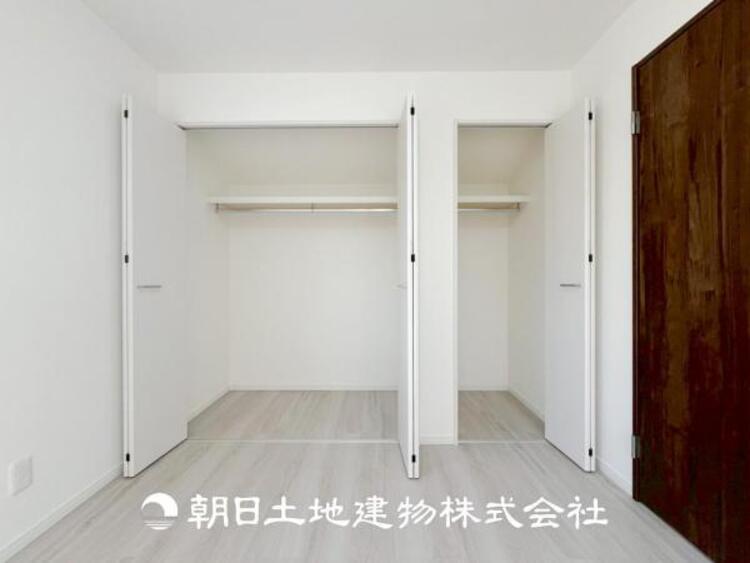 収納 【収納】収納に便利なクローゼットがあり、衣類をまとめてしまえるので管理がしやすいです。