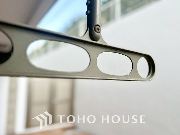 その他 【BALCONY】◆BLUE SKY◆自然の心地よさに包まれる。大開口の外に広がるのは爽やかな青空。