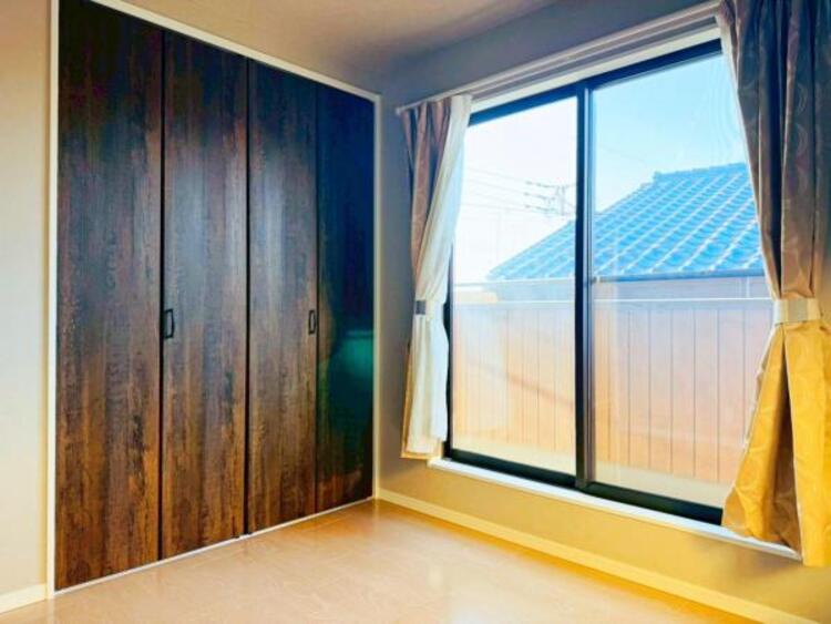 内装 採光豊かな明るい室内