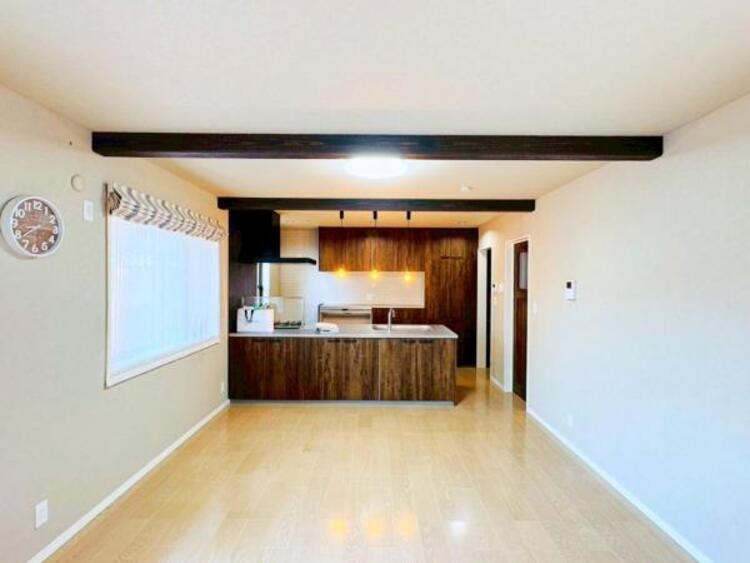 居間 インテリアの映える広々としたリビングです