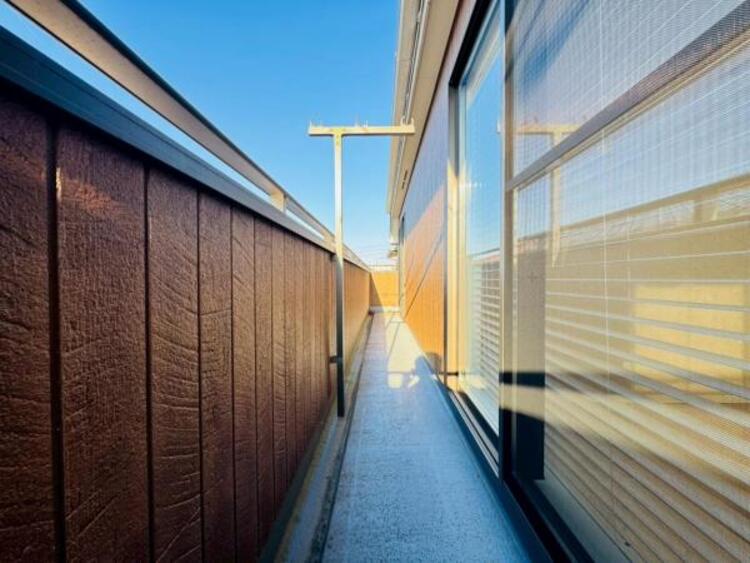 バルコニー 沢山のお洗濯物もお布団も一気に干せて家事が捗ります