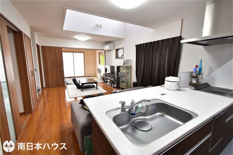 居間 【リビング】16帖のリビングです！リビング階段のある間取り♪