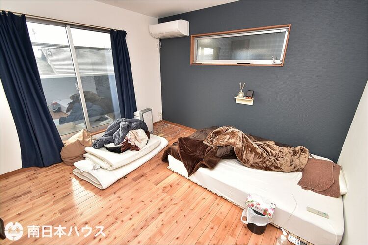 内装 【洋室】8帖の洋室です！南向きのバルコニーに面した明るいお部屋です♪ウォークインクローゼット付き！