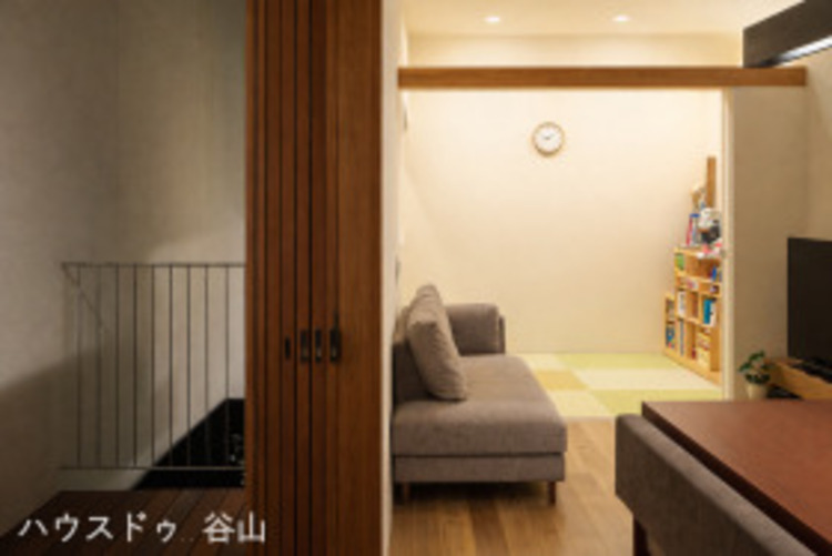 居間 ※新築時の画像です。　写真：石井紀久氏