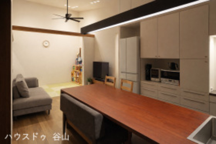 居間 ※新築時の画像です。　写真：石井紀久氏