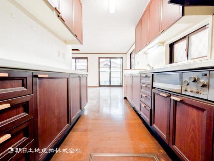 キッチン 【キッチン】リビングダイニングが見渡せるカウンターキッチン！　お料理をする人も開放感が心地いいです。 