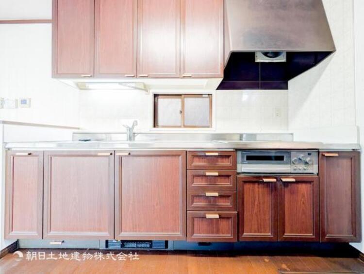 キッチン 【キッチン】リビングダイニングが見渡せるカウンターキッチン！　お子様に目を配れるのもうれしいです。 