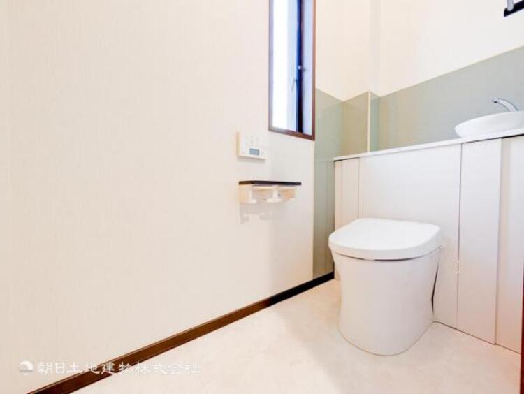 トイレ ウォシュレット、保温機能付き便座など充実の設備です　お掃除がしやすくストレスフリー！！ 